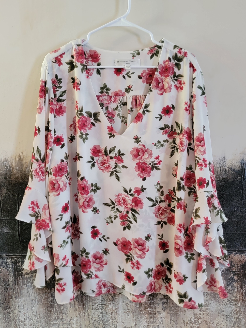 Chelsea & Violet White Floral V-Neck Ruffle Sleeve Top